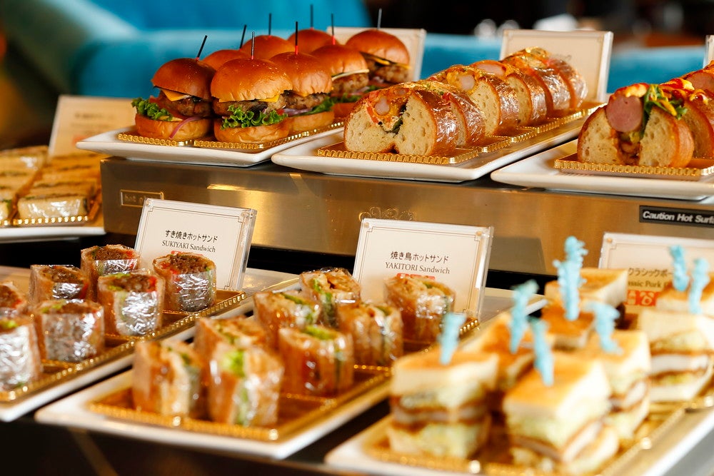 スーパースイーツビュッフェ2021～夏いちご＆ピーチ&マンゴー～／画像提供：ニュー・オータニ