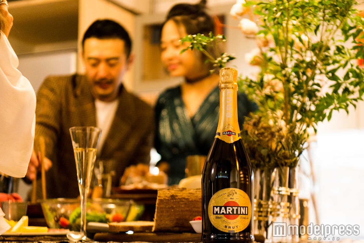 好きなものを持ち寄るスタイルのパーティーはマルティーニ発祥の地・ミラノで親しまれている(C)モデルプレス