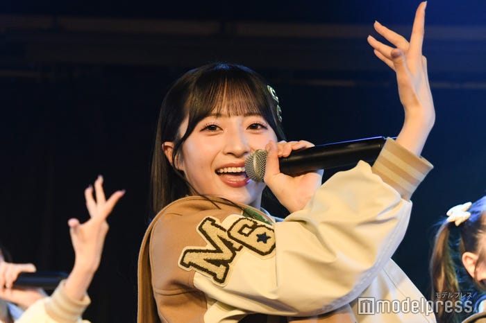 秋山由奈(C)モデルプレス