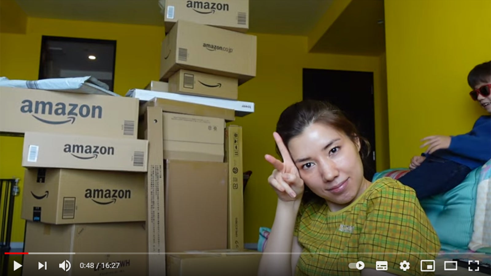 仲里依紗、Amazonで爆買い「引っ越しレベルのダンボール祭り」開封動画が話題