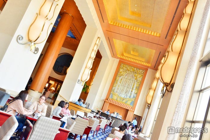 「ハイピリオン・ラウンジ」