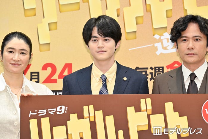 小雪、鈴鹿央士、稲垣吾郎(C)モデルプレス