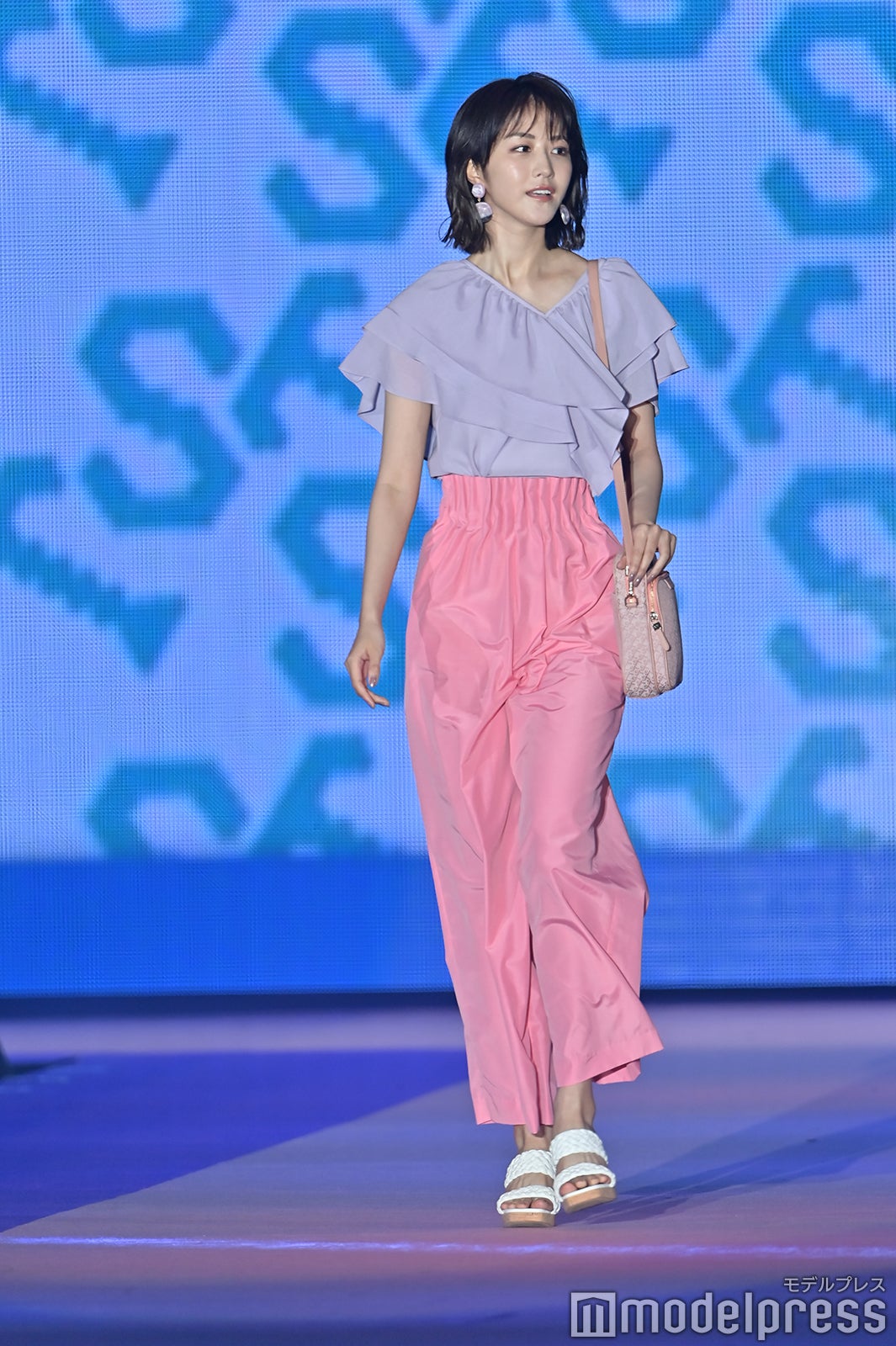 （C）モデルプレス