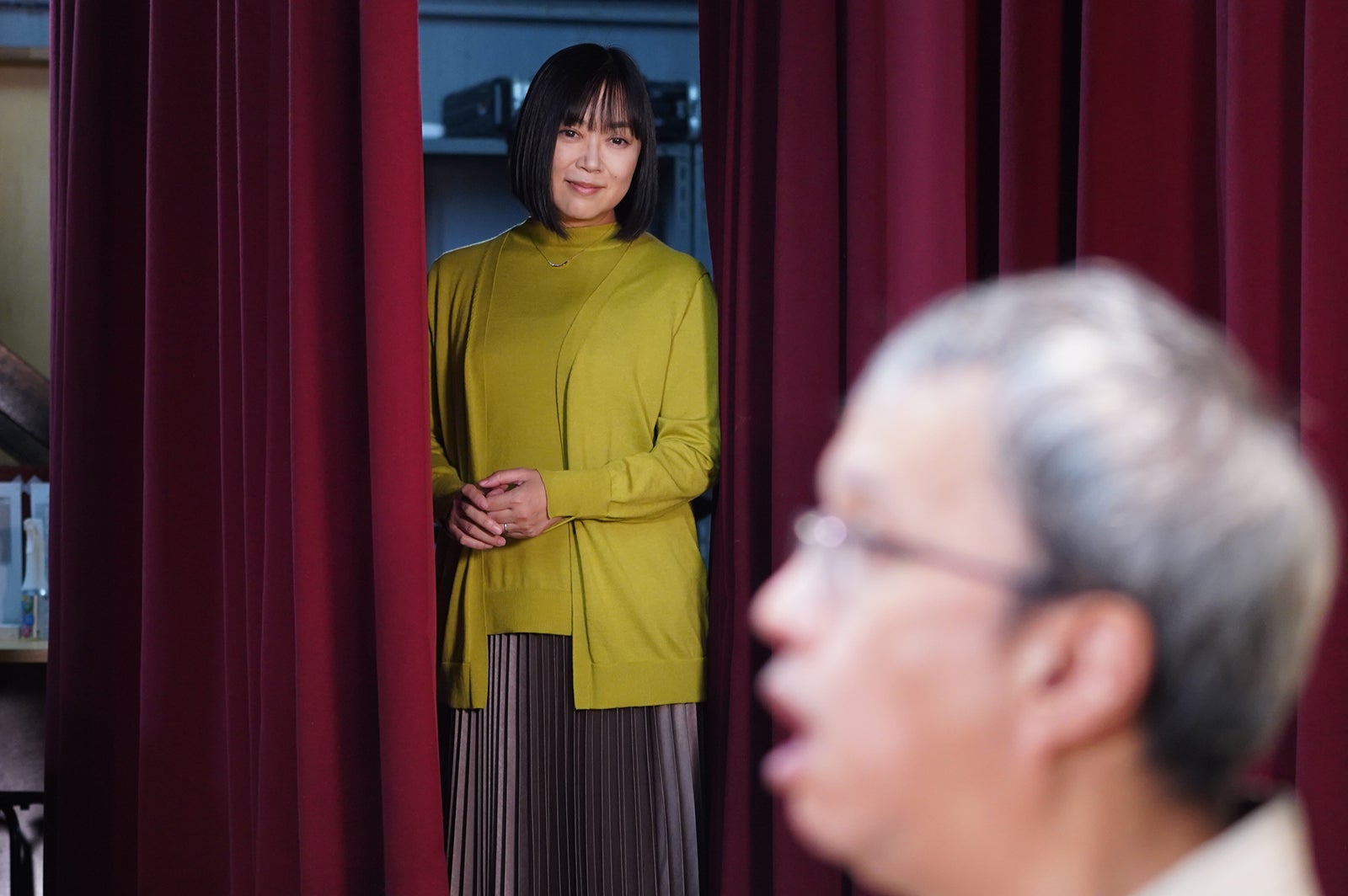 大西結花、小宮孝泰「相棒season22」第16話より（C）テレビ朝日