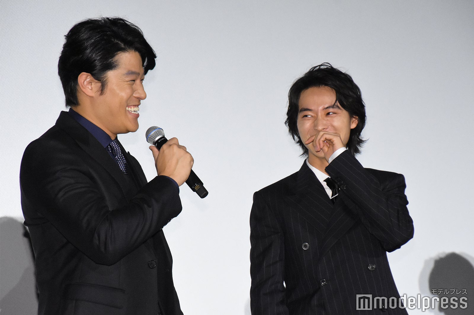 鈴木亮平、山崎賢人 （C）モデルプレス