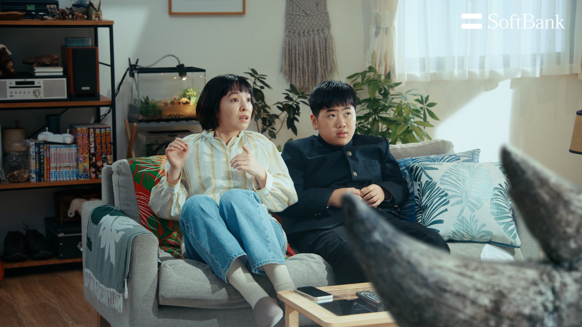 ソフトバンク新ウェブCM「スマホデビュー祭 お宅訪問」篇（提供写真）