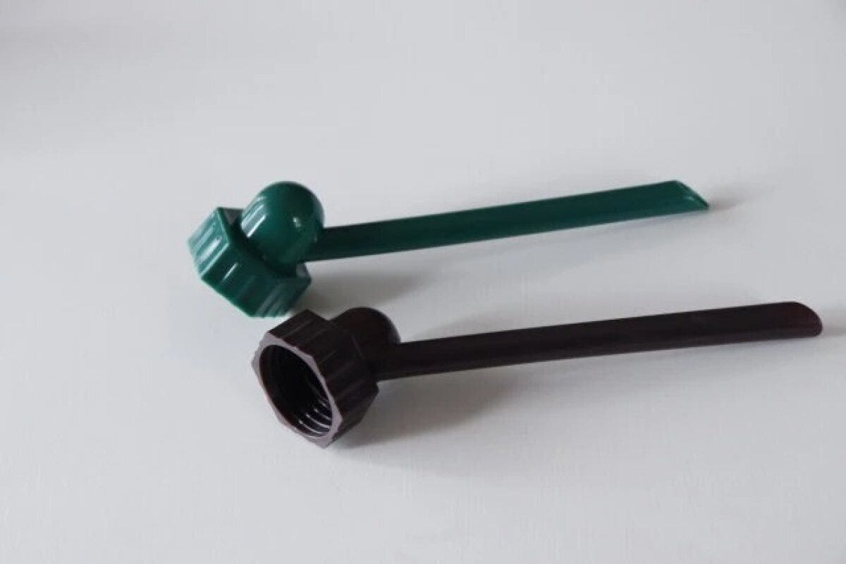 ダイソー ペットボトル用水差しキャップ ダイソー ペットボトル用水差しキャップ