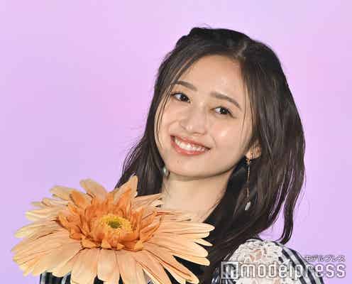 乃木坂46井上和、二の腕透ける夏ワンピ姿 可憐オーラ放つ【GirlsAward 2025SS】
