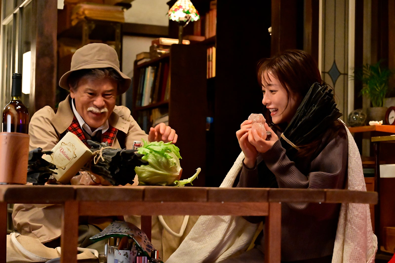 橋本じゅん、石原さとみ 「恋はDeepに」第4話より（C）日本テレビ