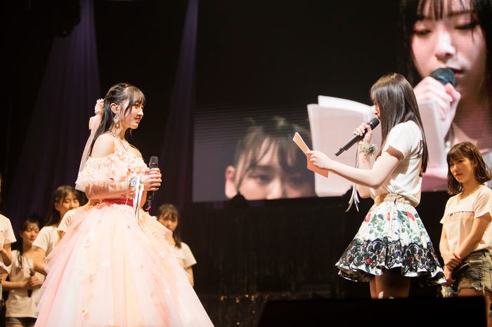 山本彩加、梅山恋和 (C)NMB48