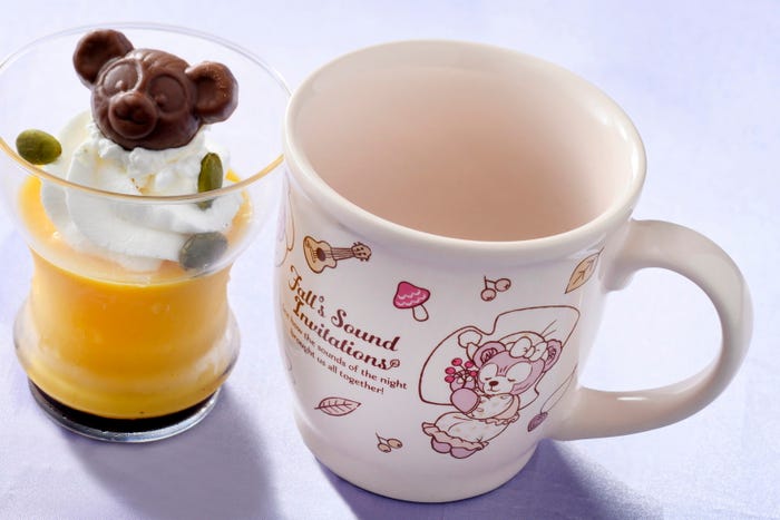 パンプキンプリン1個550円スーベニアカップ付き(プラス750円)(C)Disney