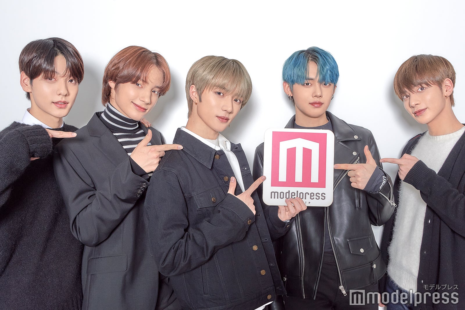 TOMORROW X TOGETHER（左から：SOOBIN、HUENINGKAI、BEOMGYU、YEONJUN、TAEHYUN） （C）モデルプレス