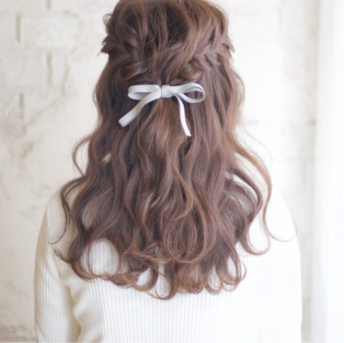 ゆるふわヘアアレンジで守ってあげたくなる大人ガーリーを叶える モデルプレス