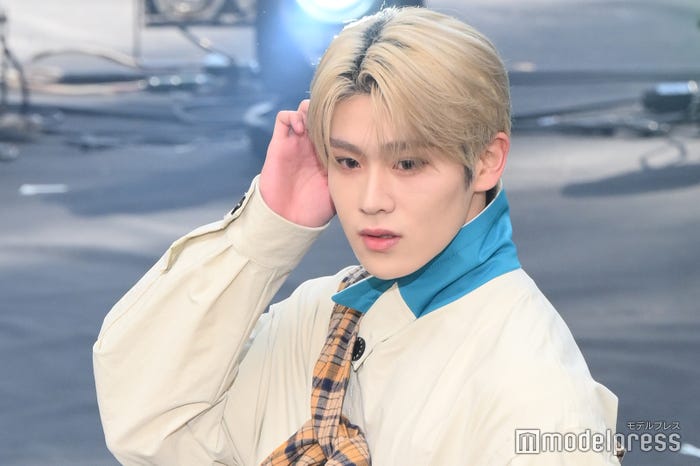 金髪の大久保波留(C)モデルプレス