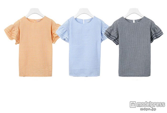 ギンガムチェック柄コットンフリルスリーブブラウス「KOBELETTUCE」2,380円(税込)