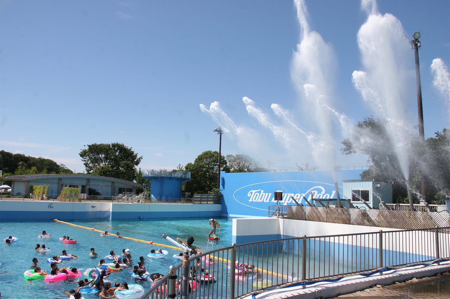 「東武スーパープール」営業スタート 爽快スライダー&ウォーターキャノンで暑さも吹き飛ぶ