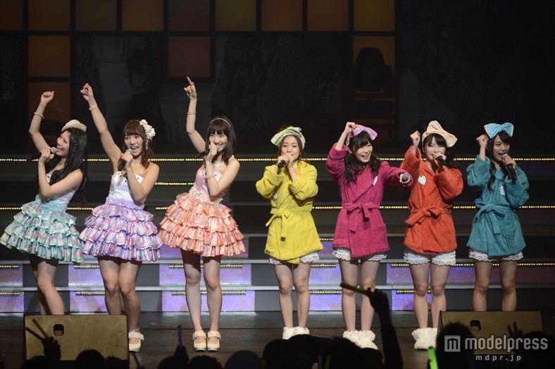 「完璧ぐ～のね」を披露したNot yetとフレンチキス（C）AKS