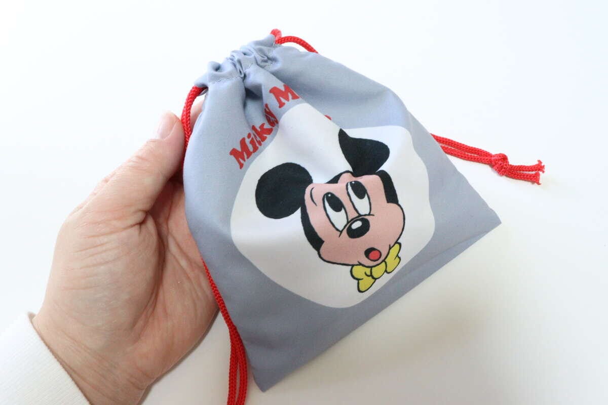 ダイソー 巾着、スクエア(ミッキー&フレンズ) ダイソーのレトロ可愛い巾着、スクエア(ミッキー&フレンズ)