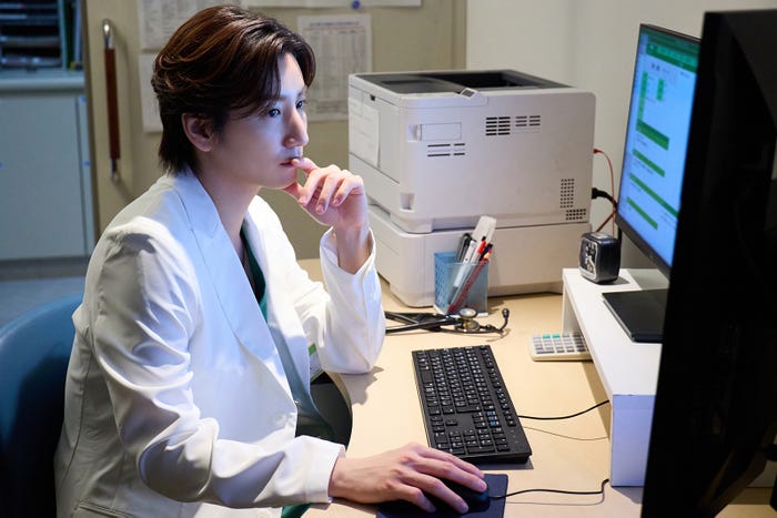 京本大我「10回切って倒れない木はない」第2話(C)日本テレビ