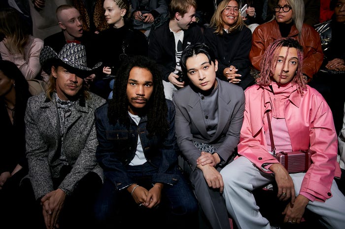 フロントロウでショーを鑑賞した吉沢亮 (提供写真)