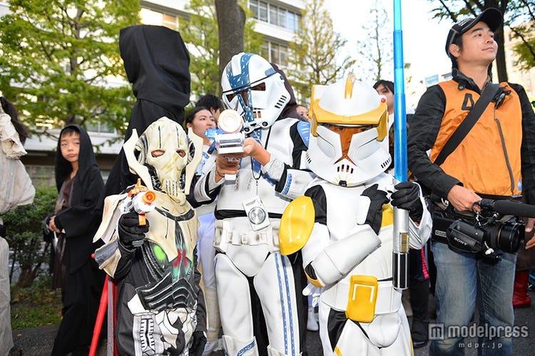 画像8 15 ハロウィンの川崎に スター ウォーズ コスプレイヤー100人集結 ねぶた が関東初上陸 モデルプレス