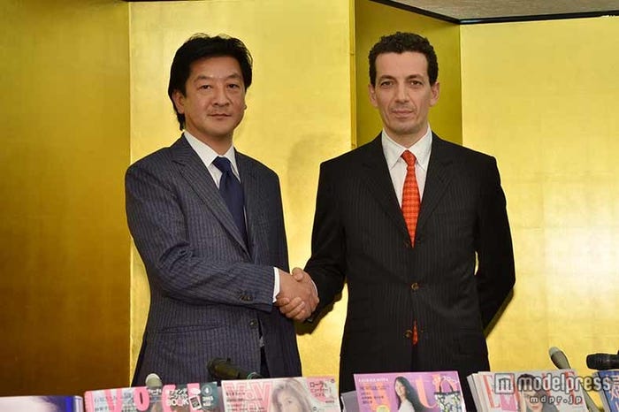 (左から)講談社・代表取締役社長の野間省伸氏、ハースト婦人画報社・代表取締役社長&CEOのイヴ・ブゴン氏