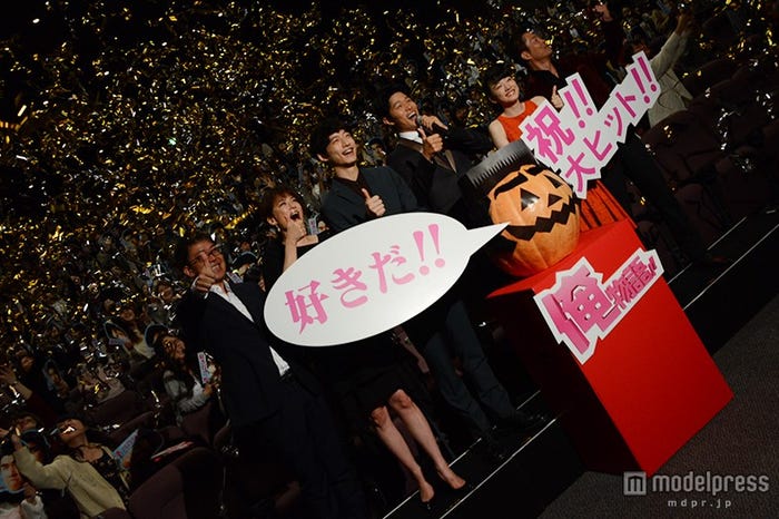 (左から)河合勇人監督、鈴木砂羽、坂口健太郎、鈴木亮平、永野芽郁、寺脇康文