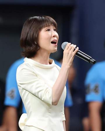 水森かおりが京セラD降臨「阪神応援できる？」意地悪質問に一瞬タジタジ→“ご当地ソングの女王”ならではの返しでなんとか切り抜ける
