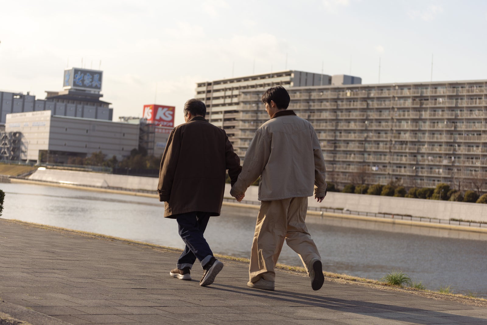 小日向文世、高橋一生「リボーン ～最後のヒーロー～」第1話（C）テレビ朝日