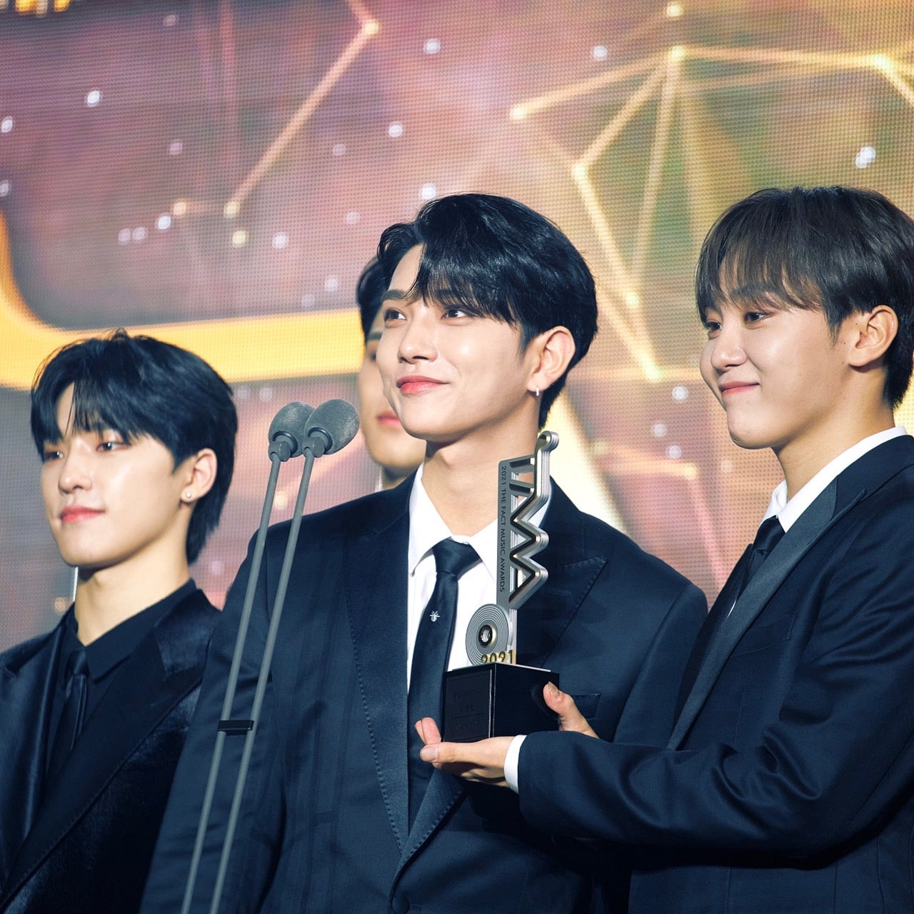 JOSHUA／「THE FACT SEVENTEEN PHOTOBOOK『YOU ARE IN US』」未掲載カット （提供写真）