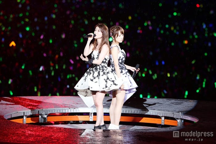 「大島優子卒業コンサート in 味の素スタジアム ~6月8日の降水確率56%(5月16日現在)、てるてる坊主は本当に効果があるのか?~」(C)AKS