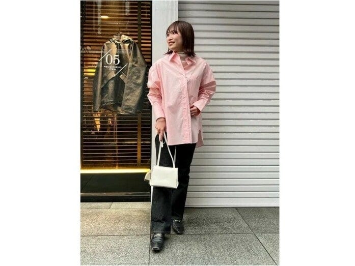 タートルネックやハイネックとカラーシャツを重ねてポイントに　出典：WEAR