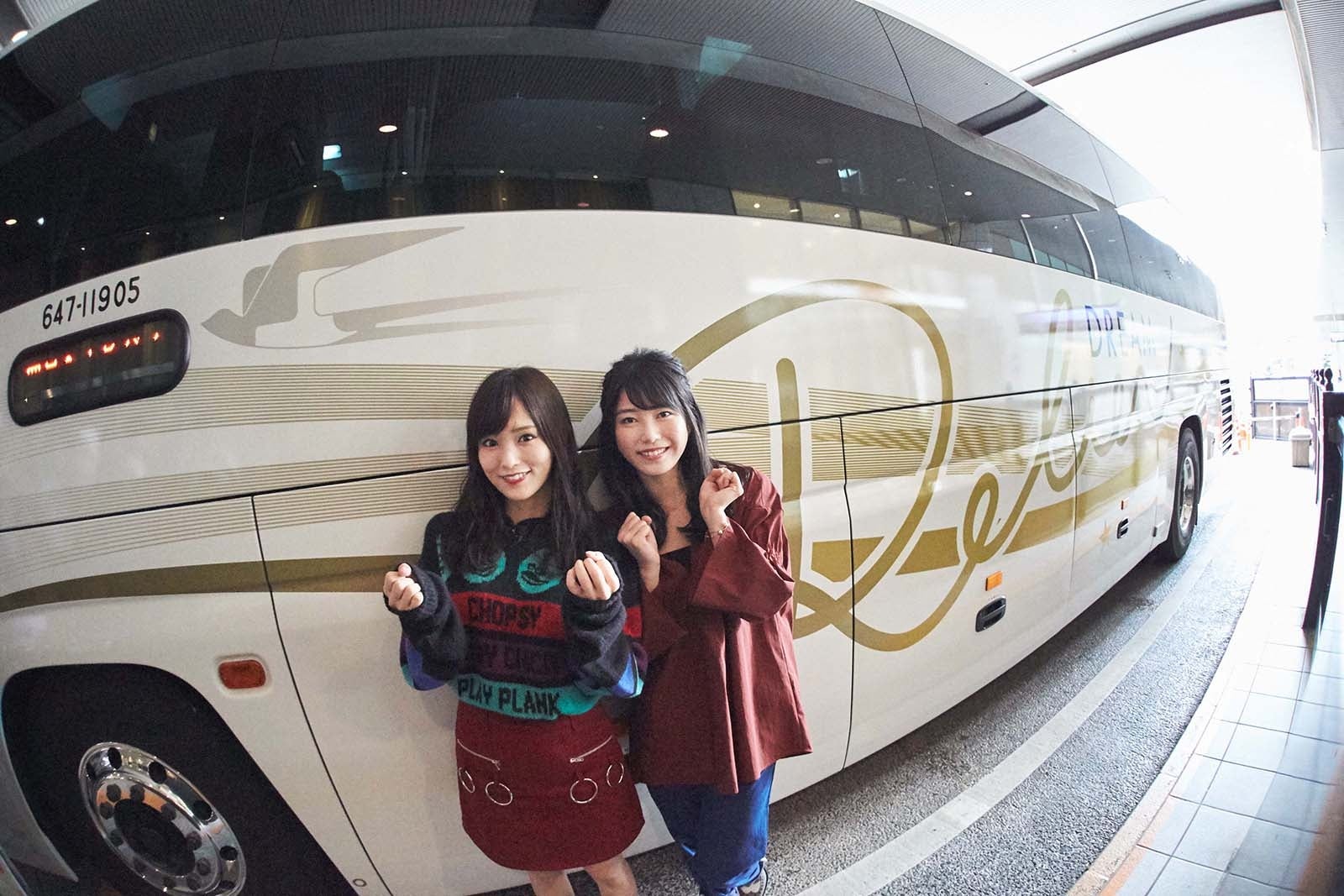 バスで移動（写真提供：関西テレビ）