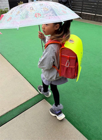 小原正子、長女の初登校に涙 夫・マック鈴木も見守る家族の朝