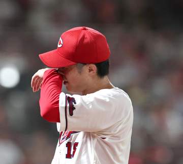 広島・森下暢仁は6回3失点で降板 背番号18同士の投げ合いで主導権渡す 奥川からは適時打も浴びる