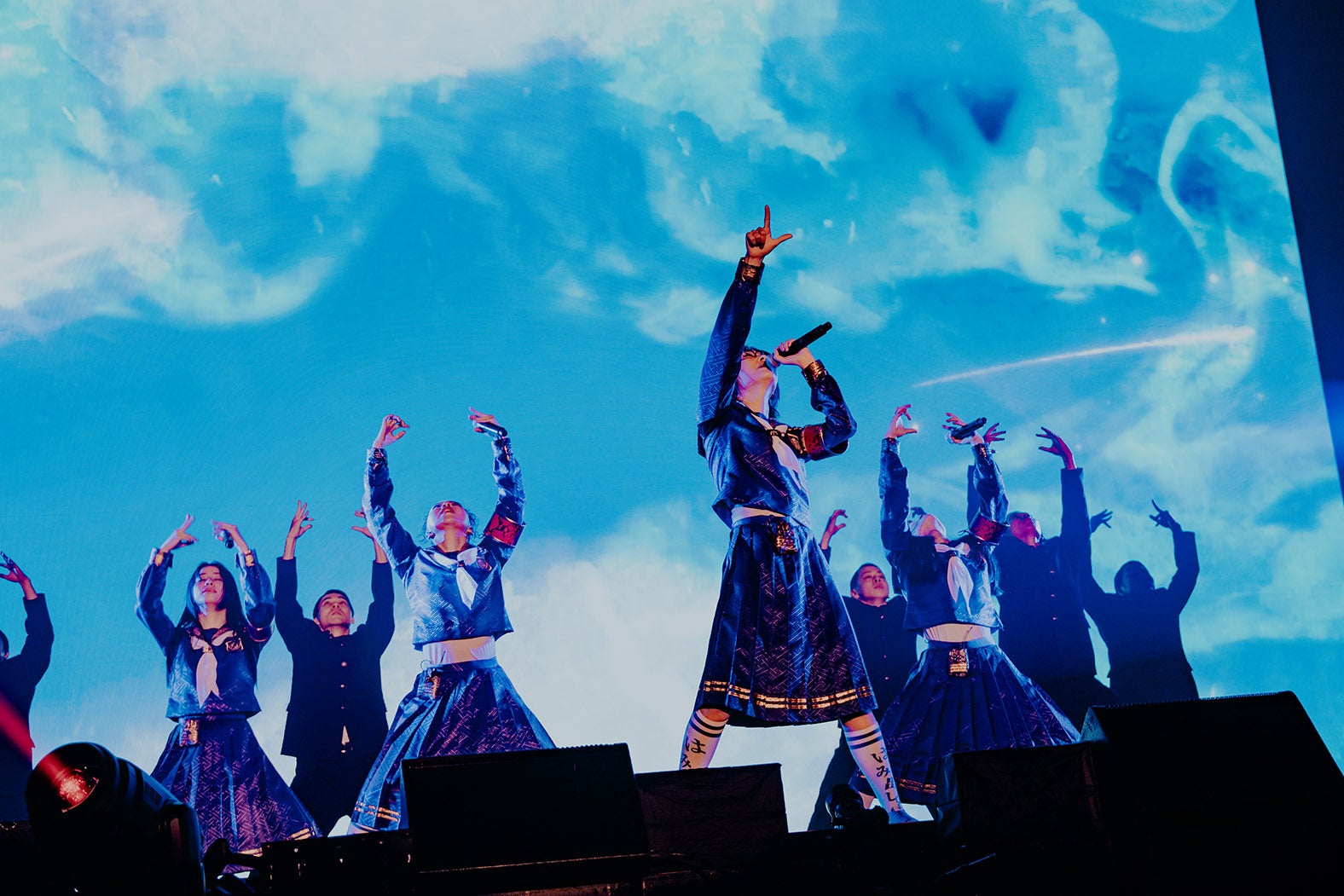 新しい学校のリーダーズ「宣誓 ～個性や自由ではみ出し10年～」（C）hiroyabrian