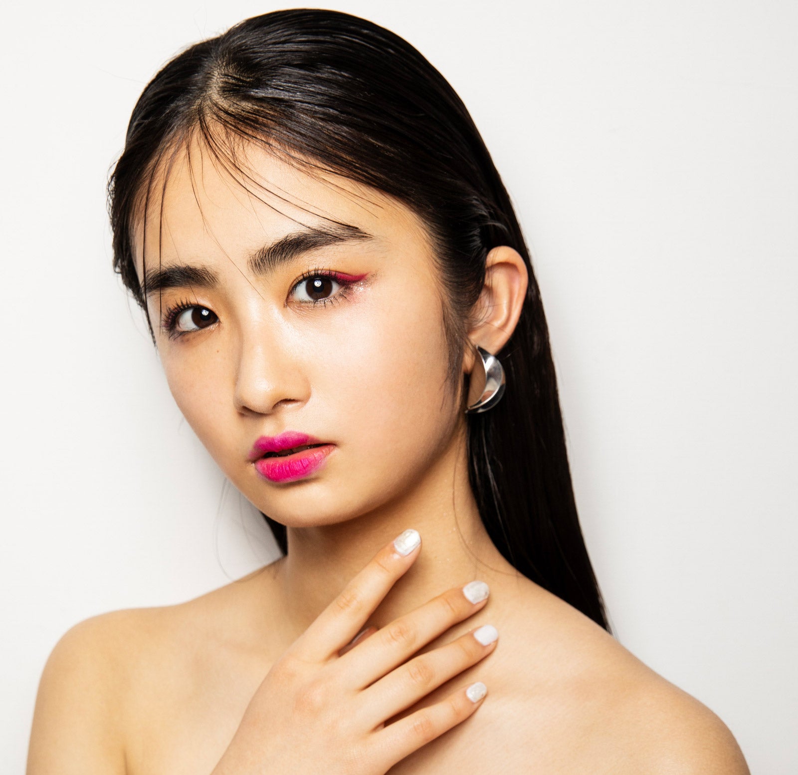 キーワード「女っぽデニムスタイル」（提供写真）