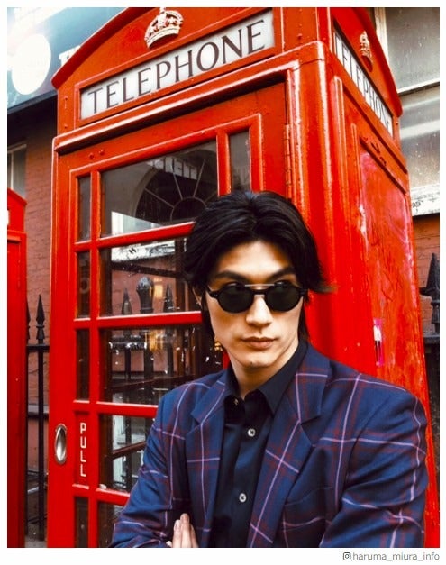 三浦春馬、ロンドンに佇む姿に「絵になる」「安定のかっこよさ」と絶賛の声