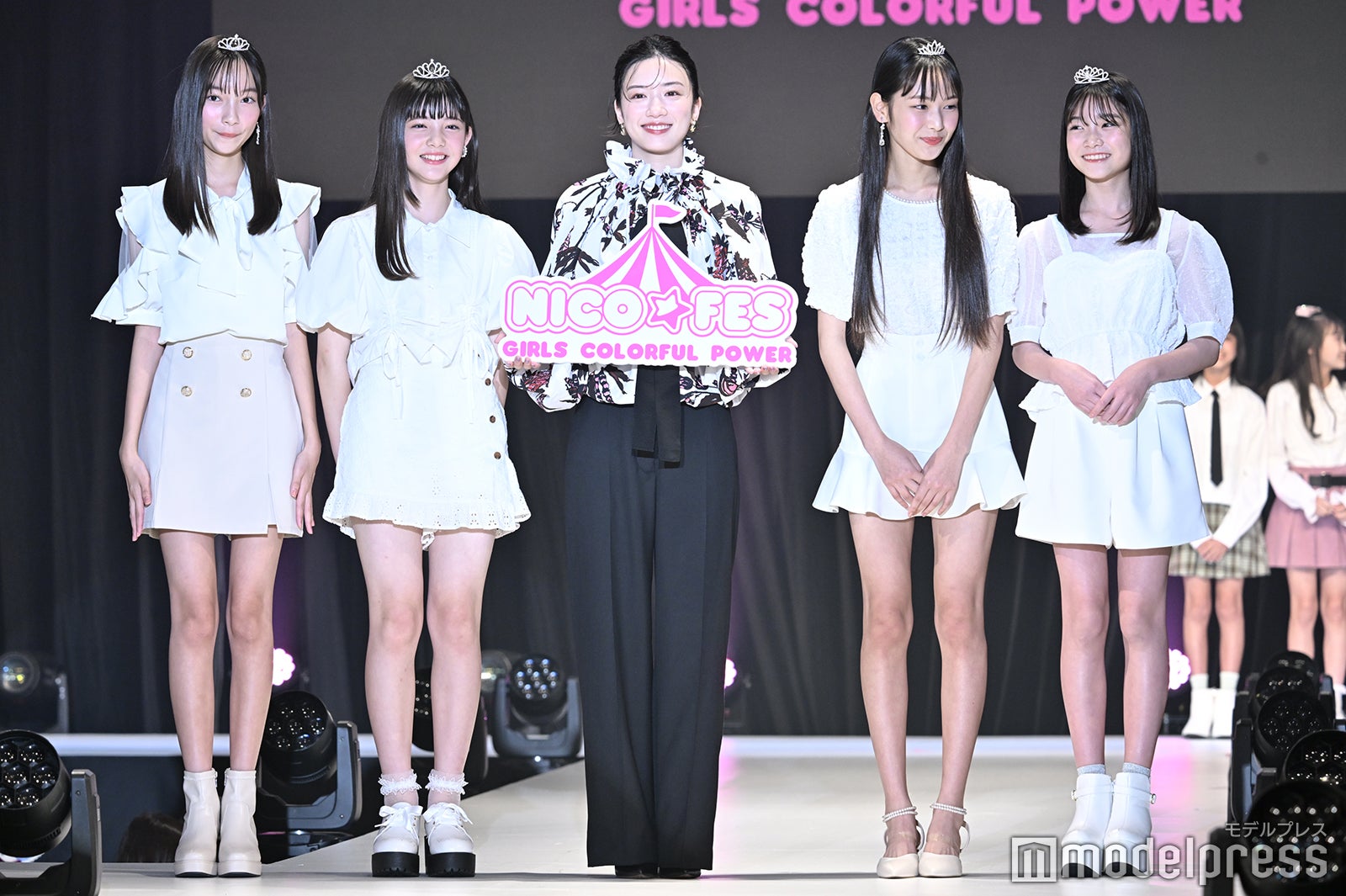 （左から）上妻美咲、松尾そのま、永野芽郁、十文字陽菜、梨里花（C）モデルプレス