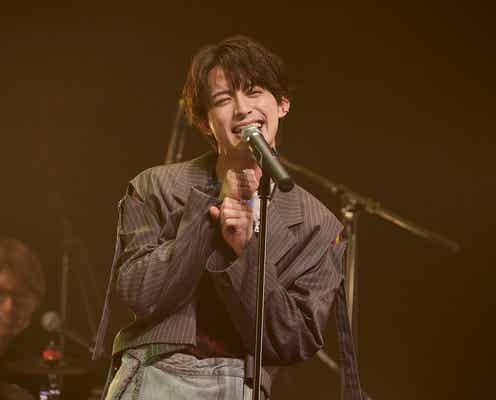 阿久津仁愛、自身初のソロライブ開催 生バンド率いて全10曲熱唱「最高すぎました」突然の報告にファン歓喜【ライブレポ】