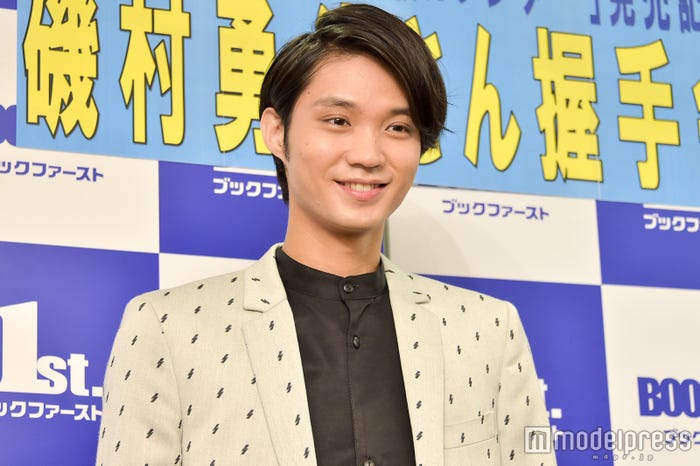 磯村勇斗(横分けヘア)/「磯村勇斗 2018年カレンダー」発売記念イベントより:2017年10月撮影 (C)モデルプレス