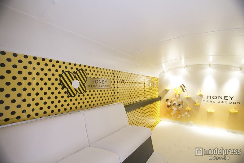 ロンドンバスをHONEY仕様にスペシャルデコレート