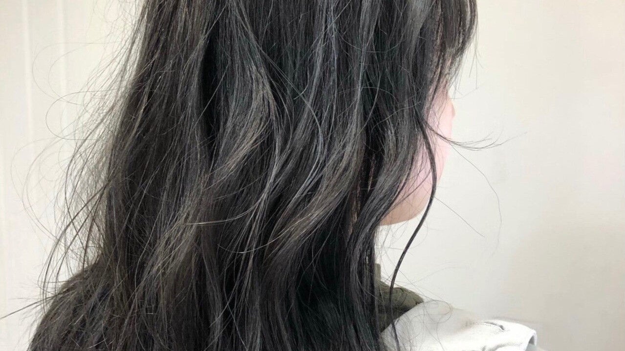 透明感 ツヤ感が叶う 周りからも褒められる ブルー系ヘアカラー をご紹介 モデルプレス