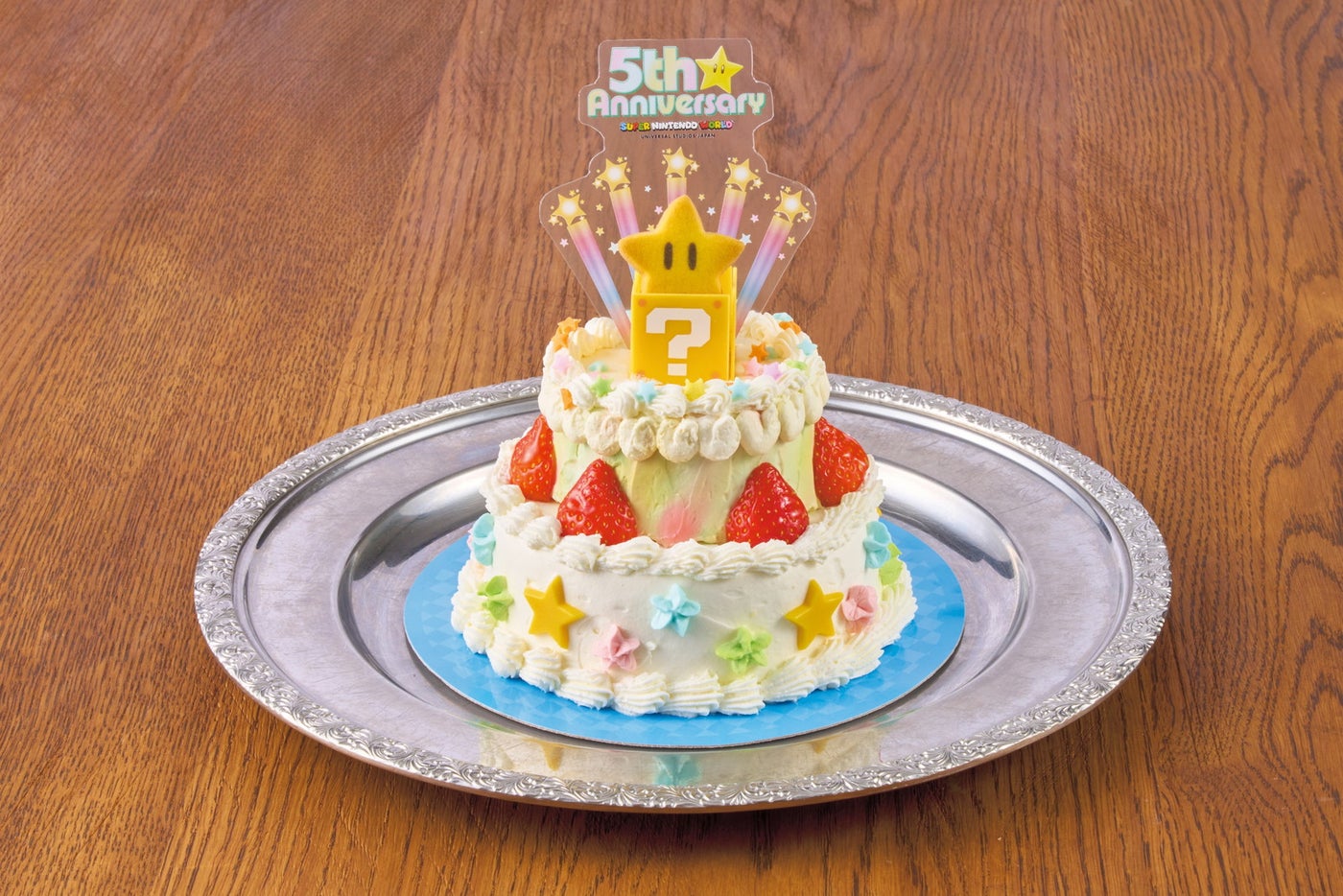 スーパー・ニンテンドー・ワールド・アニバーサリーケーキ（4名様分）／画像提供：ユニバーサル・スタジオ・ジャパン