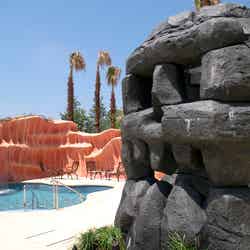 ミスティマウンテンズ・プール ドクロ岩(C)Disney