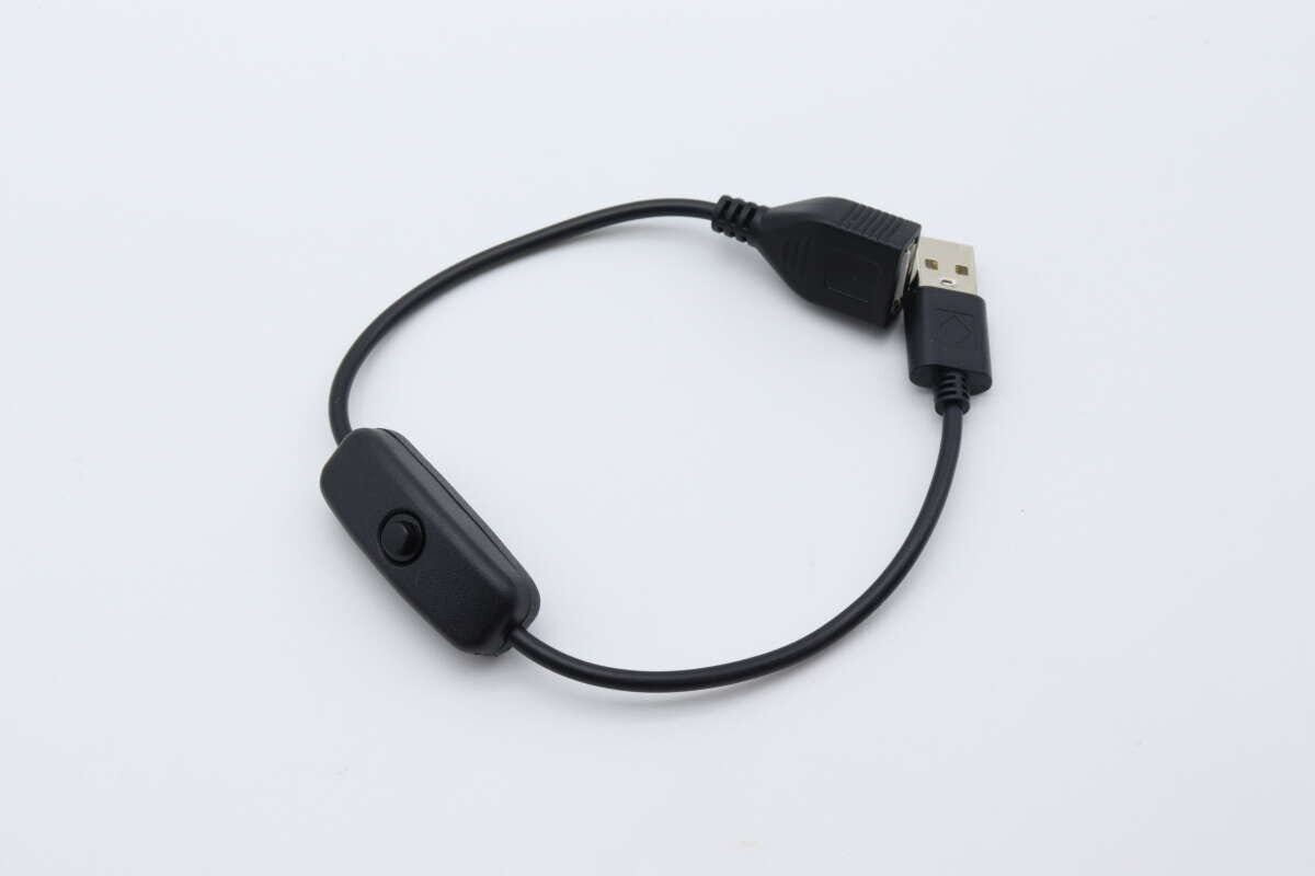 ダイソーのスイッチ付USBケーブルの黒