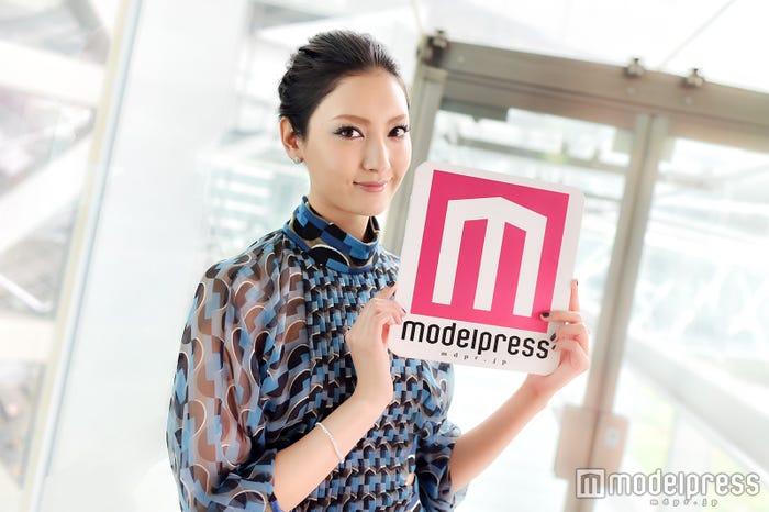 モデルプレスのインタビューに応じた菜々緒(C)モデルプレス