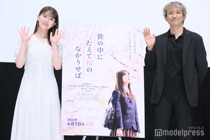 岩本蓮加、三宅伸行監督(C)モデルプレス