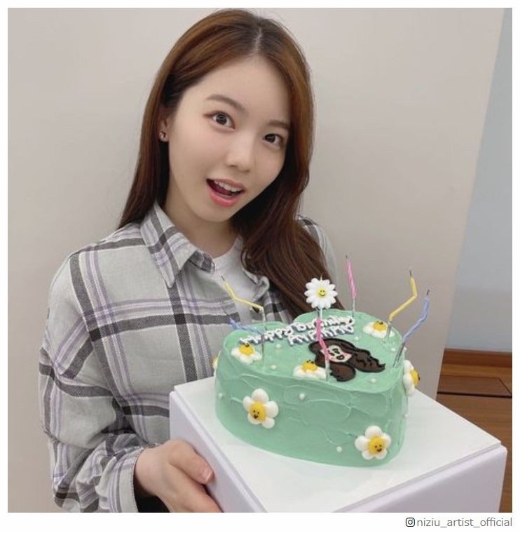 NiziUアヤカ、18歳バースデー祝福に感謝「本当に幸せ者です」