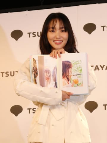 菅井友香、写真集撮影の帰りの飛行機で衝撃 まさかの石破前総理と搭乗「一緒の便で斜め後ろにいらした」